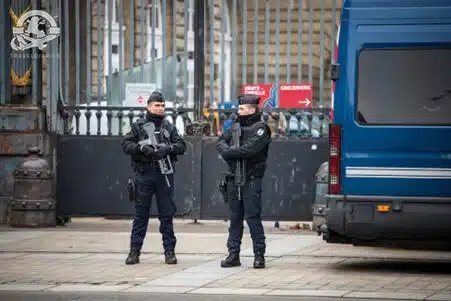 Police holding assault rifle in Paris